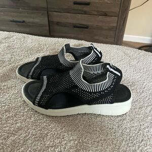 Women’s sandals